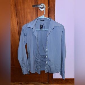 Small women’s gap button up shirt blue